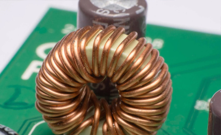 不改变结构和电感量，实现提高自谐频率